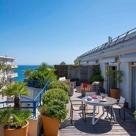 호텔 마티네즈 인 더 언바운드 컬렉션 바이 하얏트 칸느 외부 사진 A rooftop terrace in Nice, France