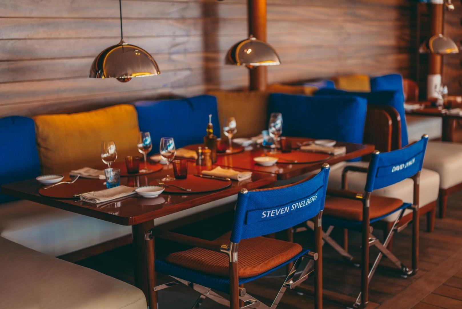 호텔 마티네즈 인 더 언바운드 컬렉션 바이 하얏트 칸느 외부 사진 Interior of the restaurant