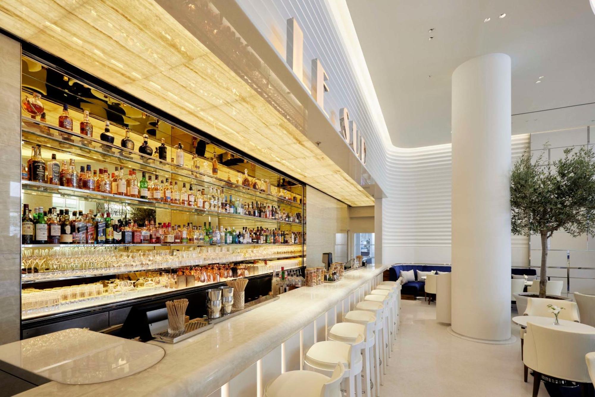 호텔 마티네즈 인 더 언바운드 컬렉션 바이 하얏트 칸느 외부 사진 The bar at the Connaught