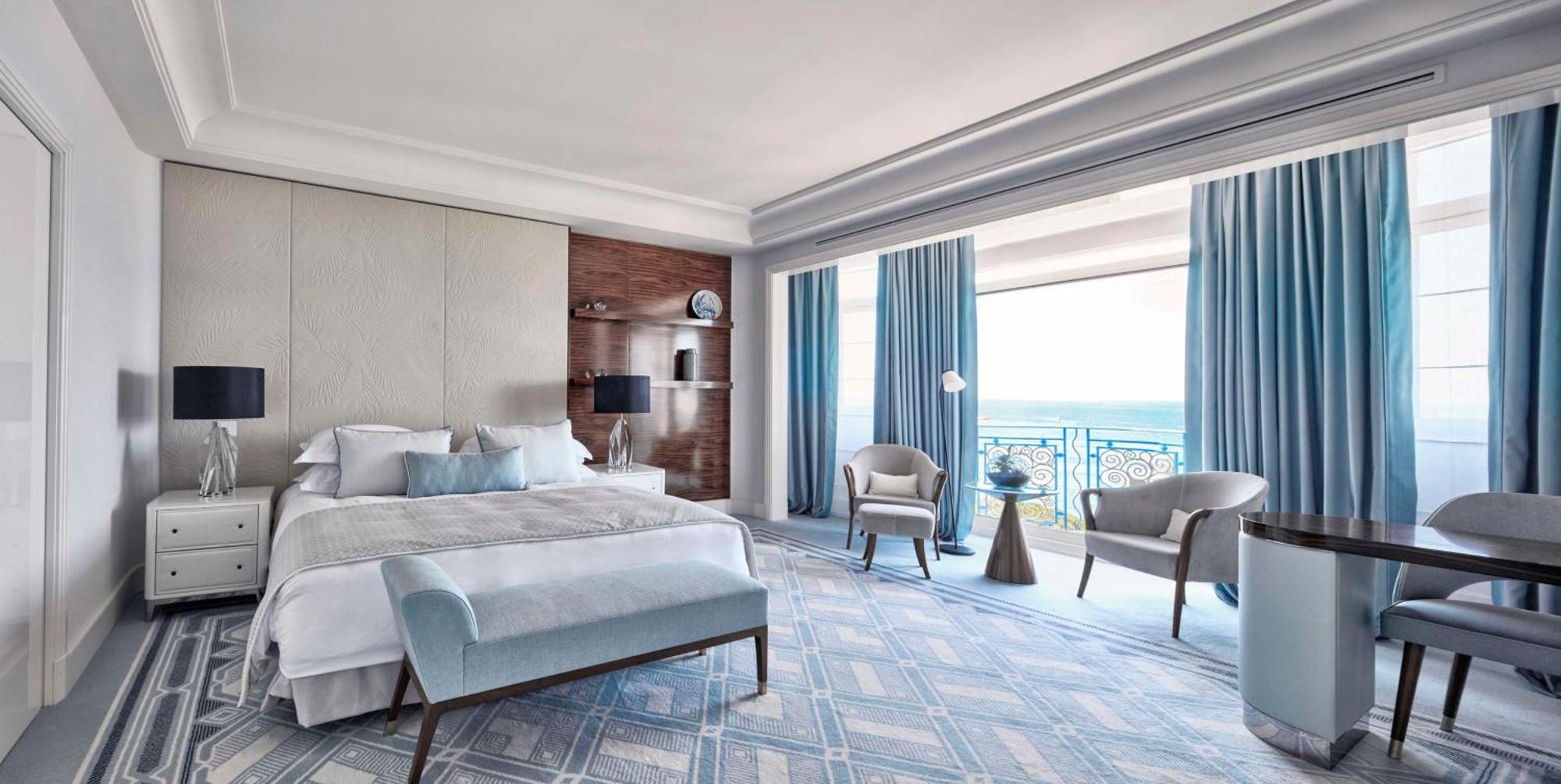 호텔 마티네즈 인 더 언바운드 컬렉션 바이 하얏트 칸느 외부 사진 A bedroom at the InterContinental