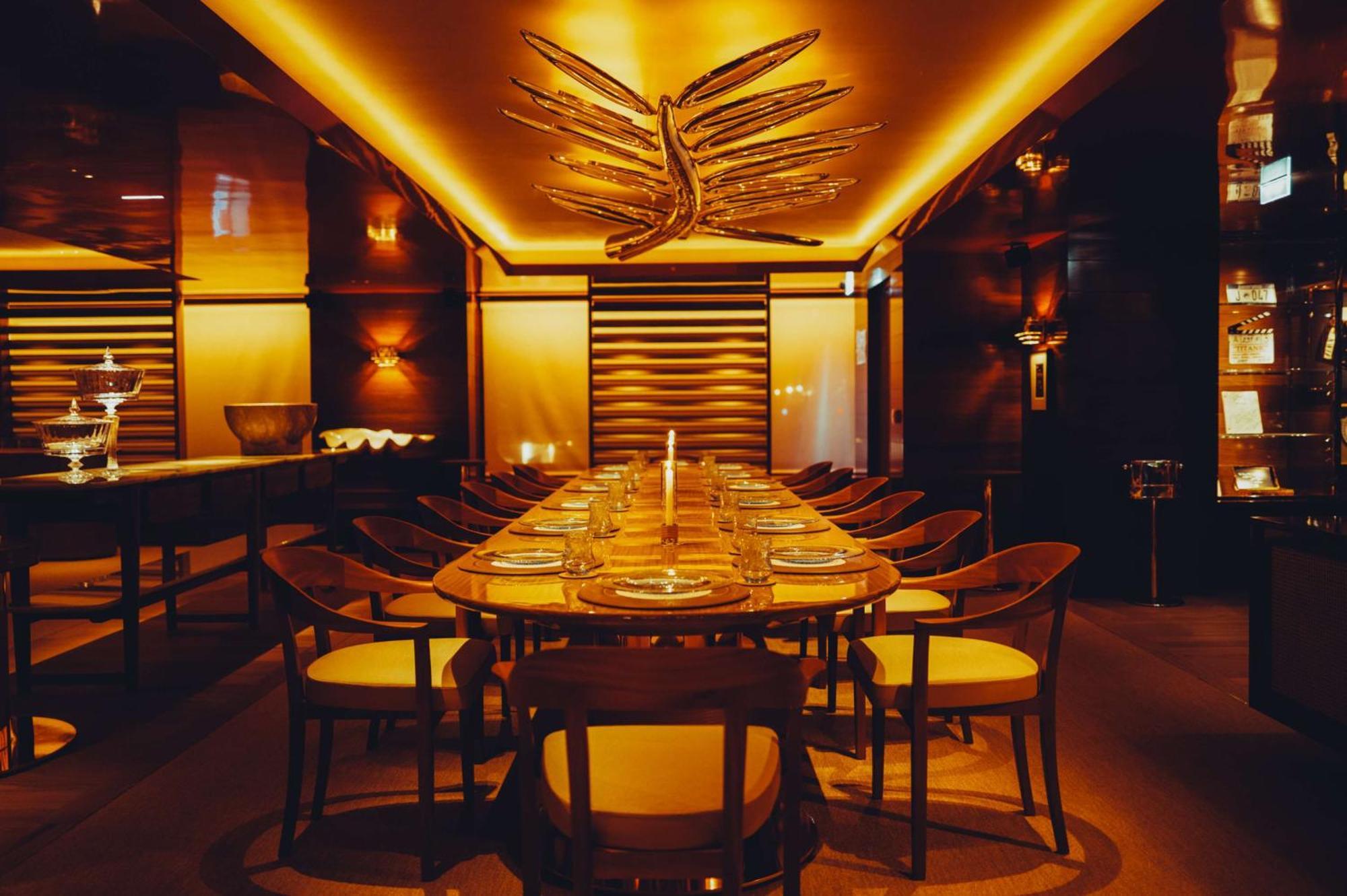 호텔 마티네즈 인 더 언바운드 컬렉션 바이 하얏트 칸느 외부 사진 Interior of the restaurant