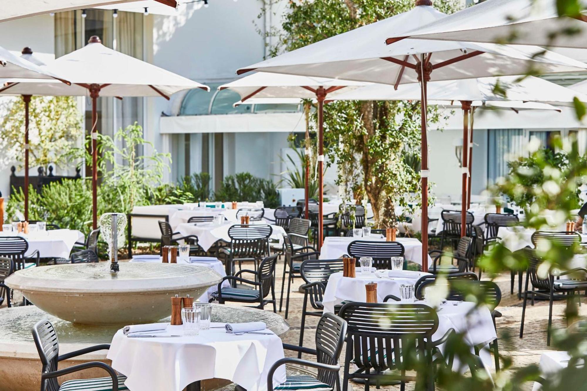 호텔 마티네즈 인 더 언바운드 컬렉션 바이 하얏트 칸느 외부 사진 The Terrace at the Four Seasons Hotel