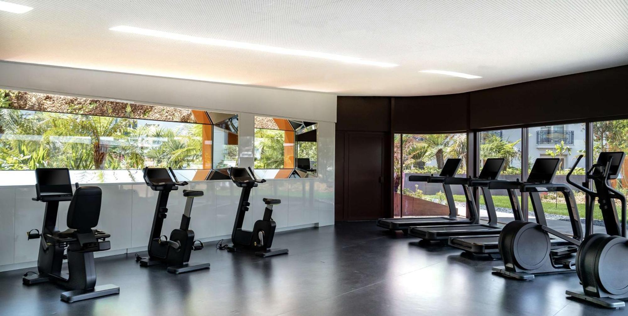 호텔 마티네즈 인 더 언바운드 컬렉션 바이 하얏트 칸느 외부 사진 The gym at the hotel