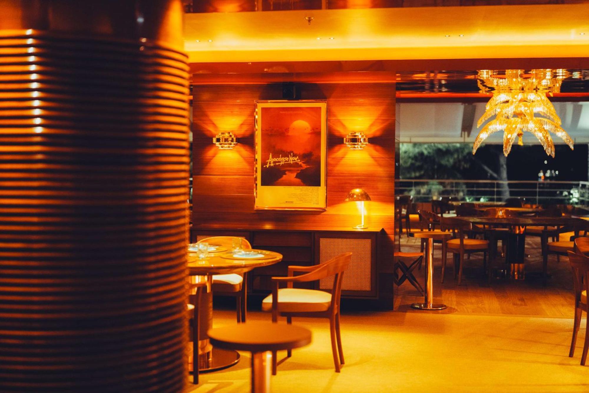 호텔 마티네즈 인 더 언바운드 컬렉션 바이 하얏트 칸느 외부 사진 The interior of the restaurant